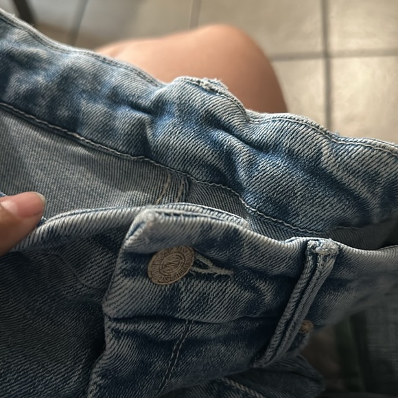 This is a sample size 28 - Picture 4 of 5